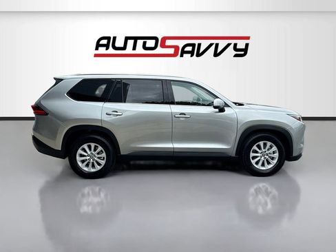 Used 2024 Toyota Grand Highlander XLE FWD image 8