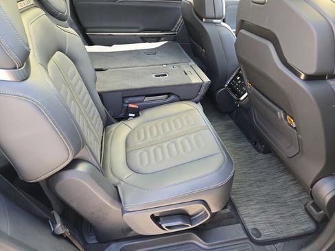 Used 2026 Rivian R1S Adventure AWD/4WD image 5