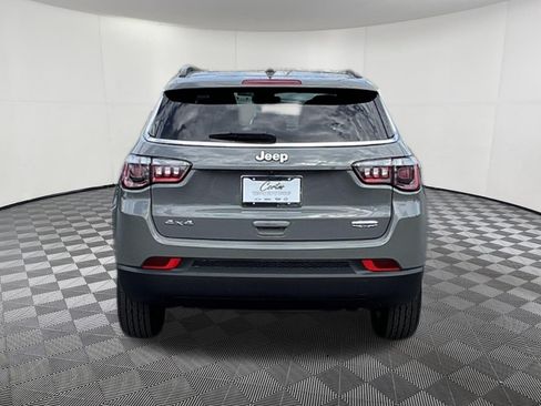 Used 2023 Jeep Compass Latitude AWD/4WD image 5