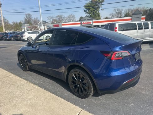 Used 2022 Tesla Model Y Long Range image 5
