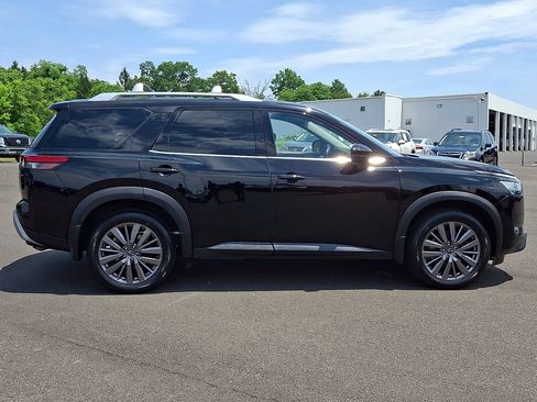 Certified 2023 Nissan Pathfinder SL w/ SL Premium Package AWD/4WD image 7