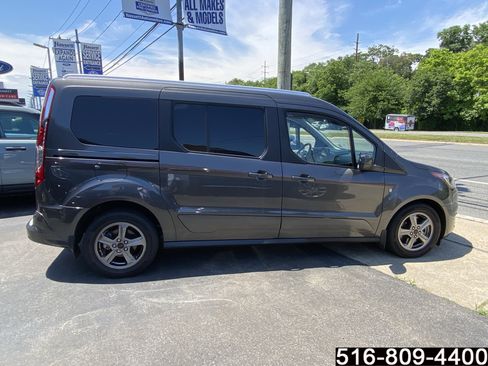 Used 2022 Ford Transit Connect Titanium FWD image 4