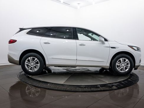 Used 2020 Buick Enclave Essence image 3