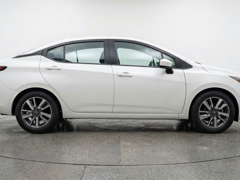 Used 2025 Nissan Versa SV FWD image 11