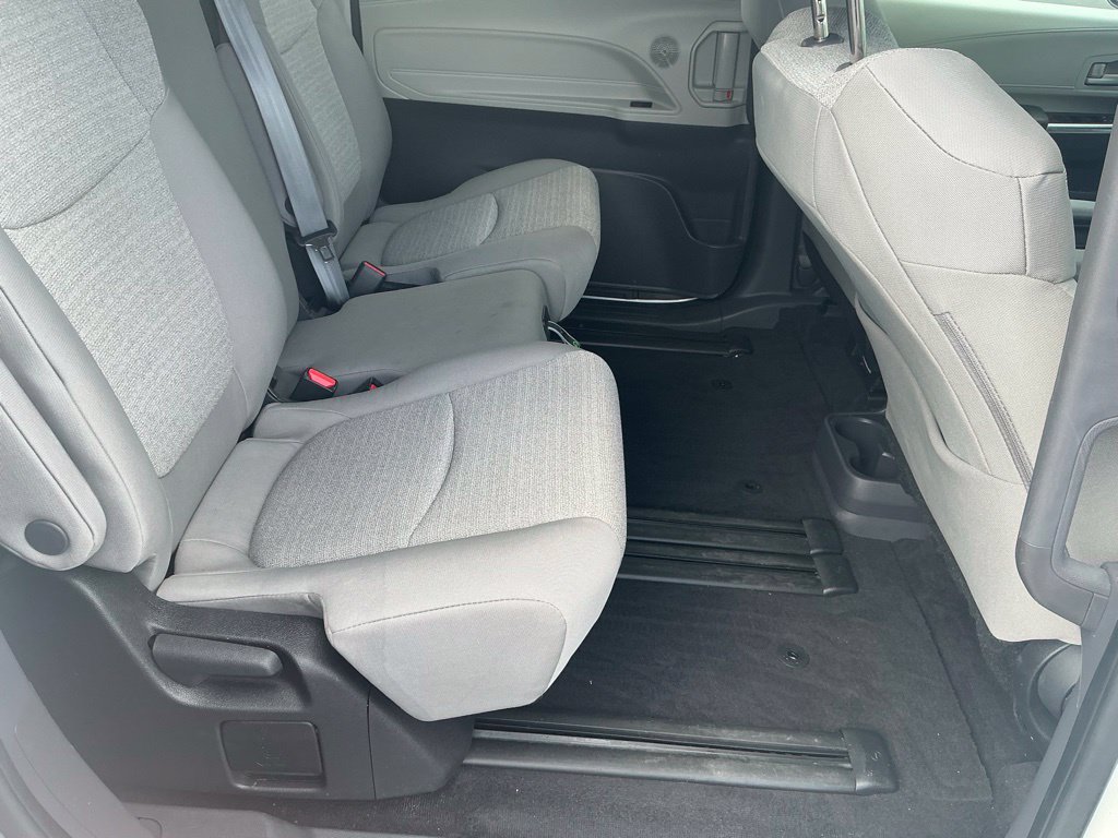 Used 2024 Toyota Sienna LE AWD/4WD image 27