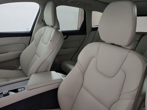 Used 2024 Volvo XC60 B5 Plus w/ Climate Package AWD/4WD image 19