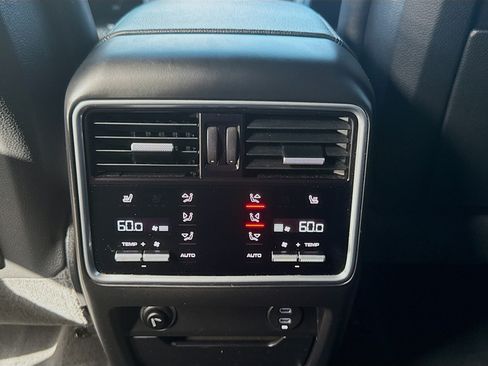 Used 2020 Porsche Cayenne AWD/4WD image 23