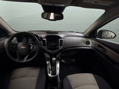 Used 2013 Chevrolet Cruze LS FWD image 9