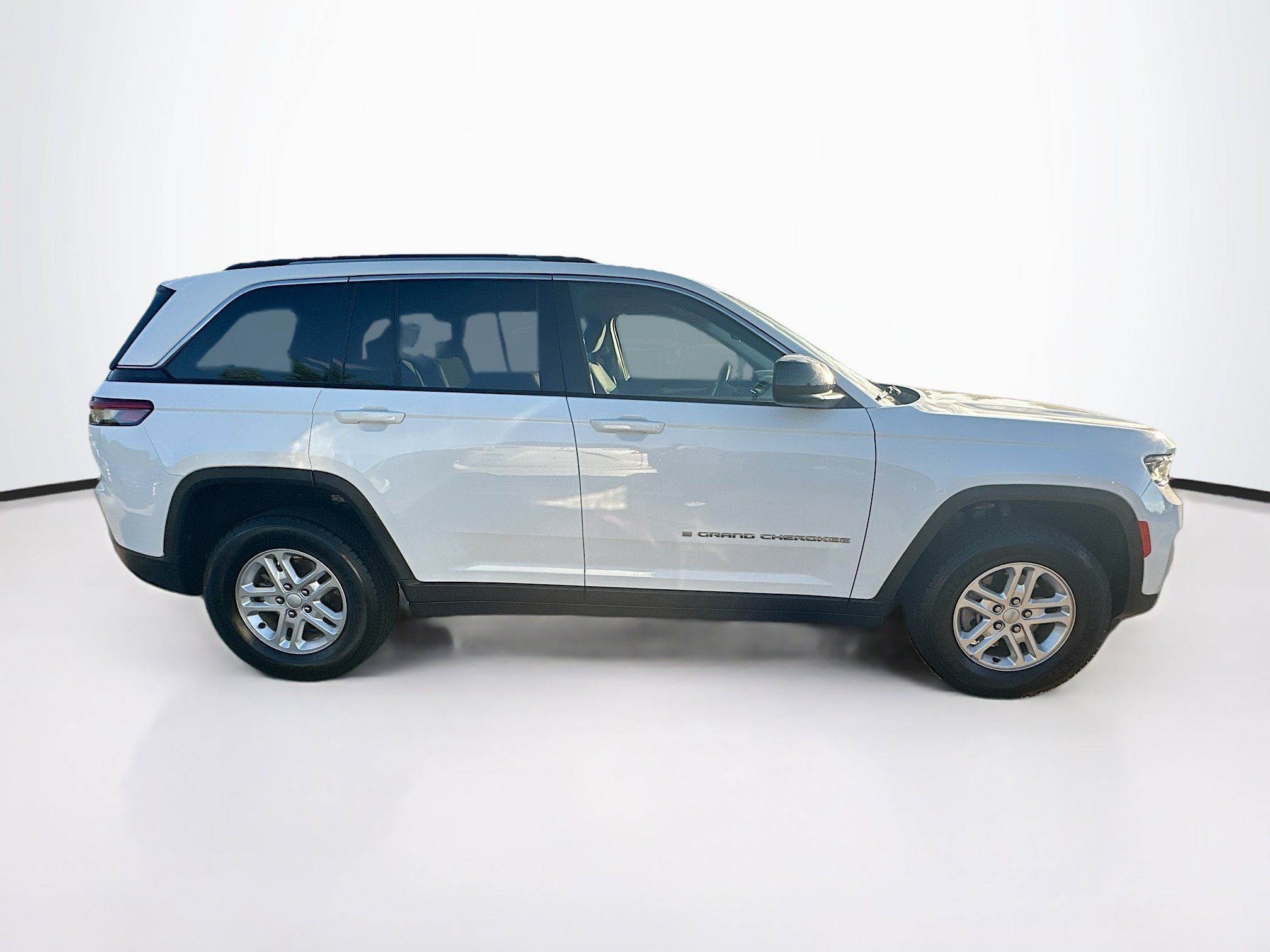 Used 2022 Jeep Grand Cherokee Laredo AWD/4WD image 10