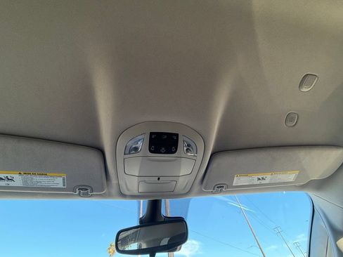Used 2024 Chrysler Pacifica Touring-L FWD image 23