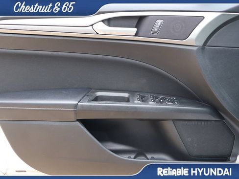 Used 2018 Ford Fusion SE w/ Fusion SE Technology Package FWD image 20