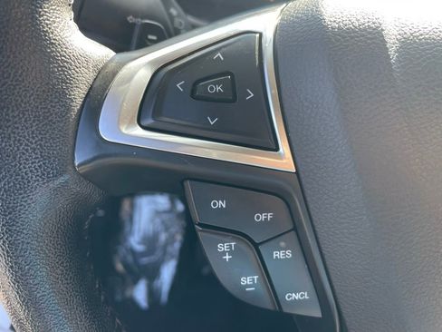 Used 2017 Ford Fusion SE w/ Fusion SE Technology Package image 29