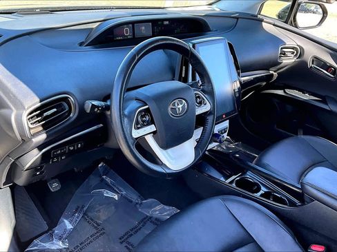 Used 2017 Toyota Prius Prime Advanced image 17