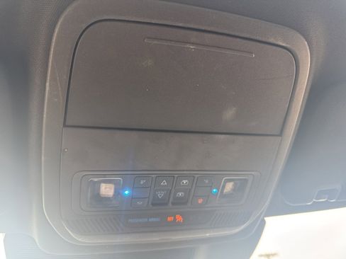 Used 2020 Ford Explorer XLT w/ Equipment Group 202A image 17