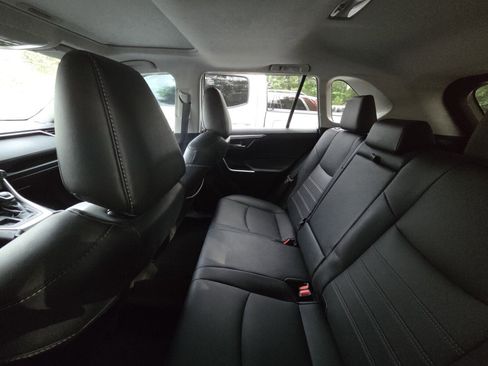 Used 2021 Toyota RAV4 XLE Premium FWD image 5