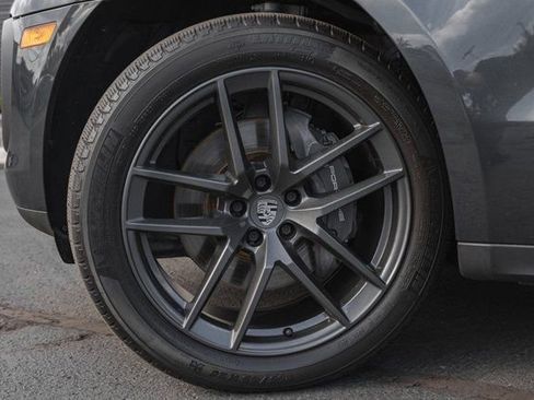 Used 2023 Porsche Macan Turbo image 9