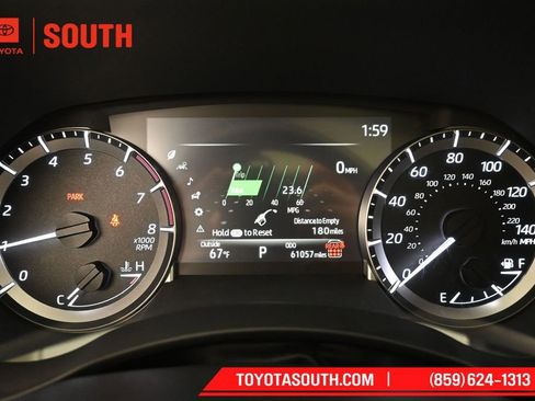 Used 2024 Toyota Highlander XLE AWD/4WD image 12