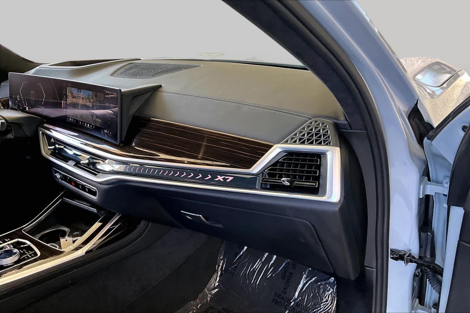 Used 2026 BMW X7 xDrive40i w/ Executive Package AWD/4WD image 19