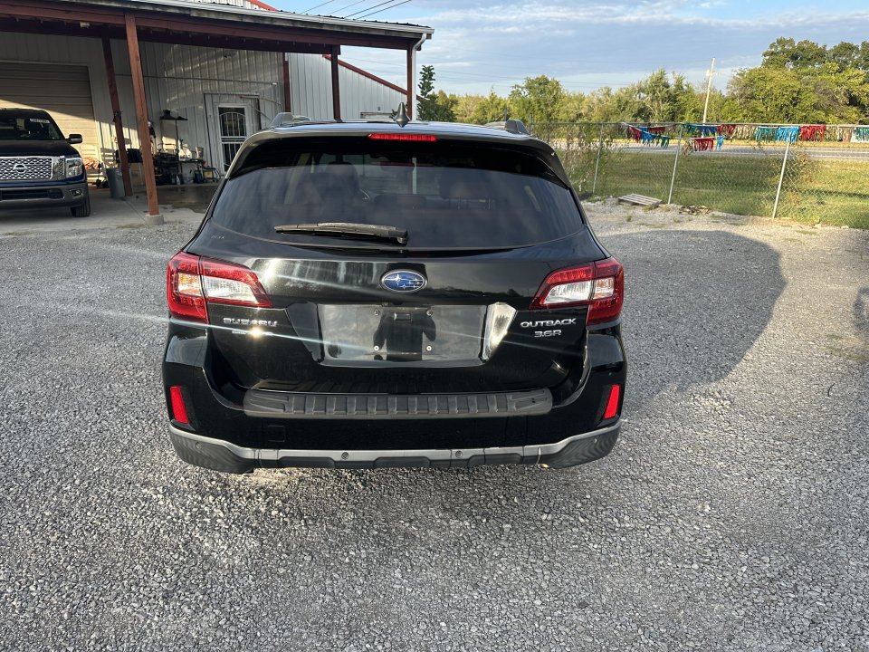 Used 2017 Subaru Outback 3.6R Touring AWD/4WD image 6