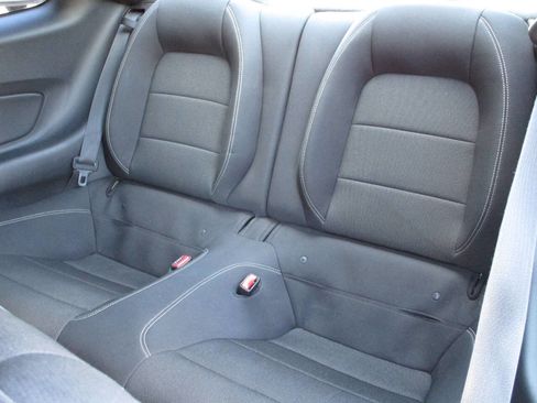 Used 2015 Ford Mustang Coupe RWD image 12
