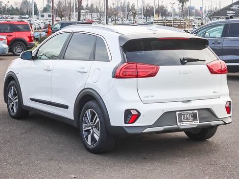 Used 2022 Kia Niro EX Premium image 2