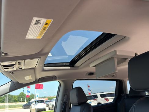 Used 2023 Honda Odyssey Touring image 8