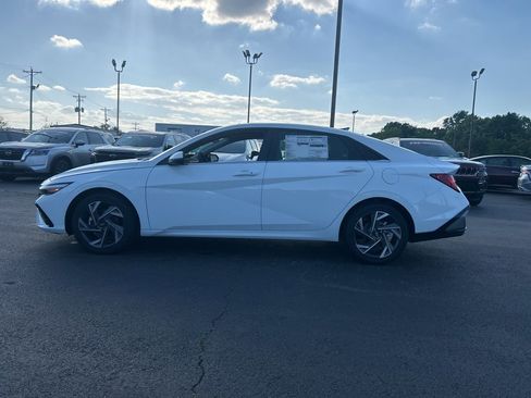 New 2026 Hyundai Elantra Limited FWD image 4