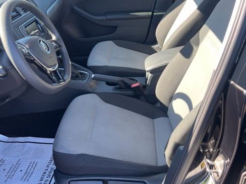 Used 2017 Volkswagen Jetta S image 6