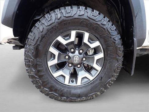 Used 2022 Toyota Tacoma TRD Off-Road AWD/4WD image 7