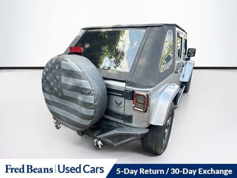 Used 2018 Jeep Wrangler Unlimited Sahara AWD/4WD image 7