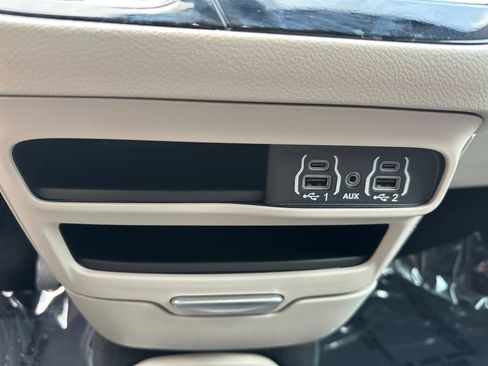 Used 2024 Chrysler Pacifica Touring-L FWD image 25