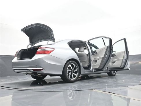 Used 2017 Honda Accord EX-L image 27