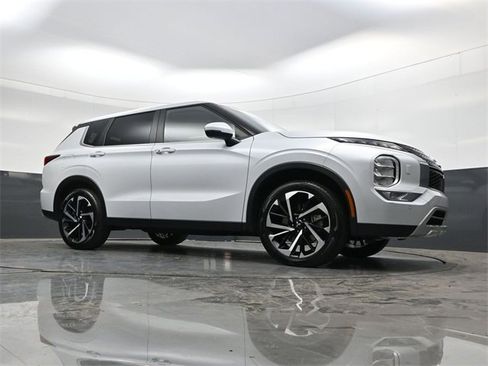 Used 2024 Mitsubishi Outlander SE image 30