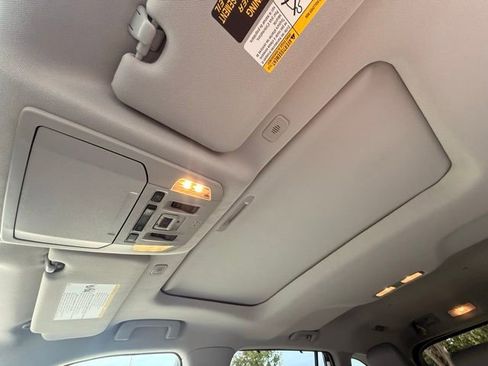 Used 2023 Toyota Highlander XLE image 15