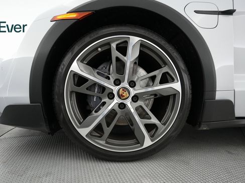 Used 2022 Porsche Taycan 4 Cross Turismo image 18