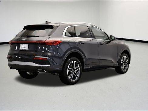 Used 2025 Audi Q5 Premium w/ Convenience Package image 5