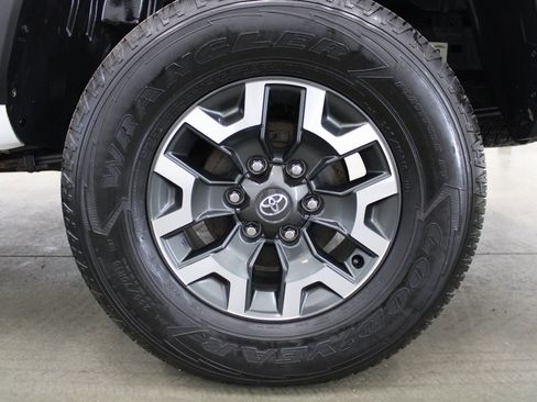 Used 2021 Toyota Tacoma TRD Off-Road w/ Technology Package image 8