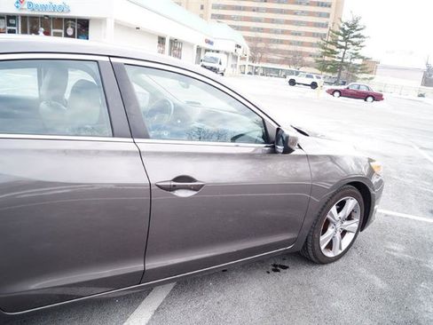 Used 2013 Acura ILX w/ Technology Package image 12