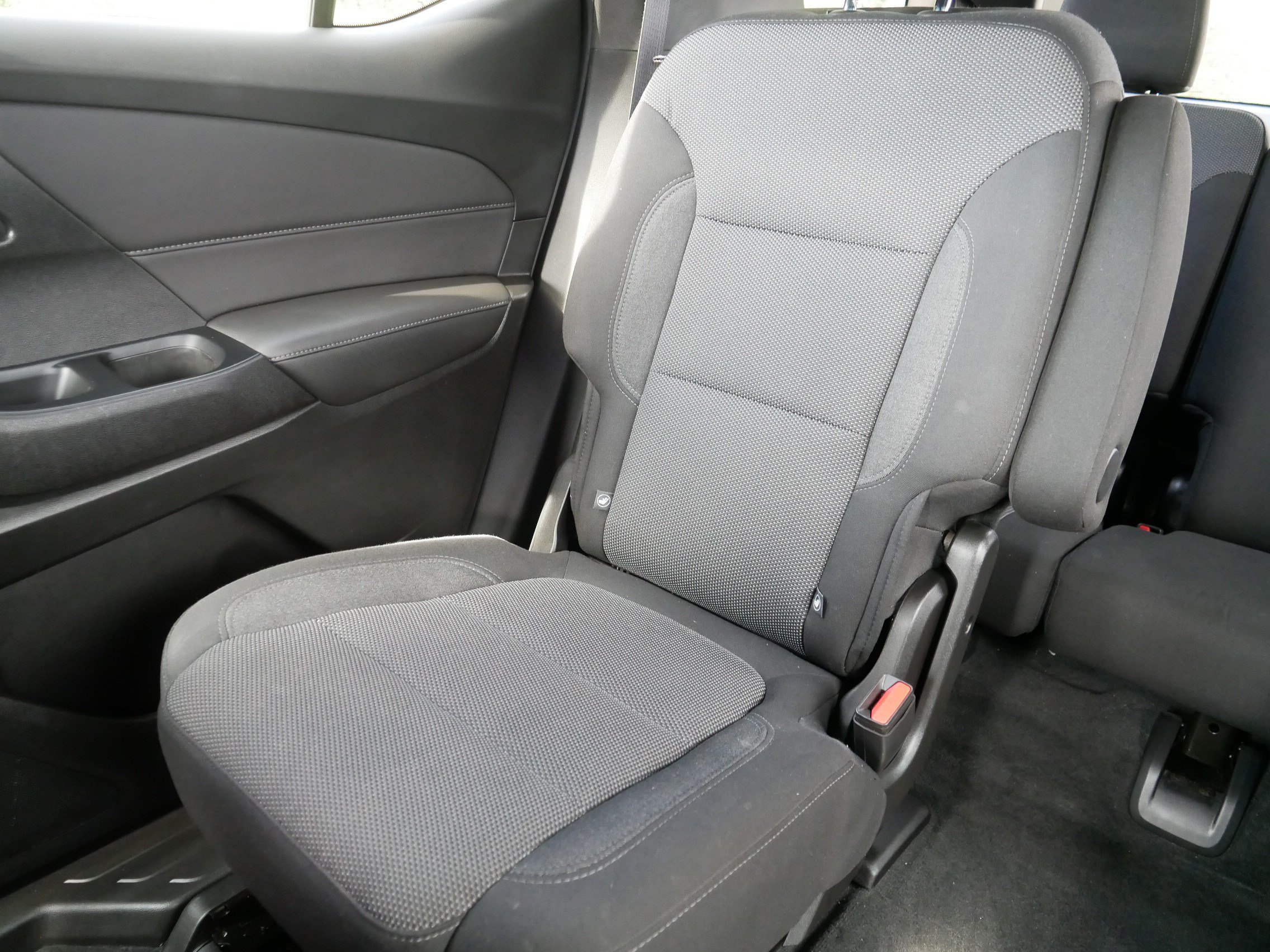 Used 2023 Chevrolet Traverse LT FWD image 12