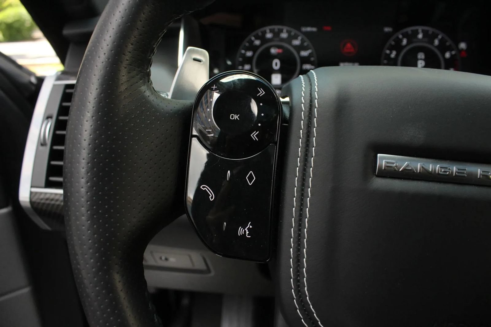 Used 2019 Land Rover Range Rover Sport SVR AWD/4WD image 27