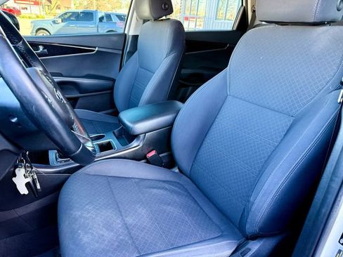 Used 2018 Kia Sorento LX image 14