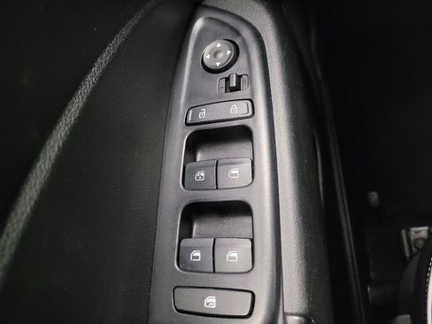 Used 2022 Hyundai Venue Limited image 27