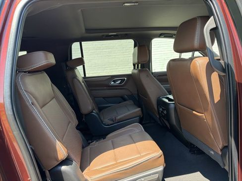 Used 2022 Chevrolet Suburban High Country AWD/4WD image 17