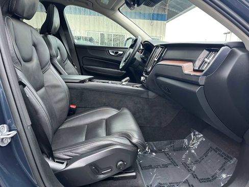 Certified 2023 Volvo XC60 T8 Ultimate image 10