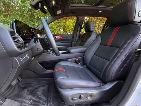 Used 2024 Chevrolet Traverse RS w/ LPO, Floor Liner Package AWD/4WD image 15