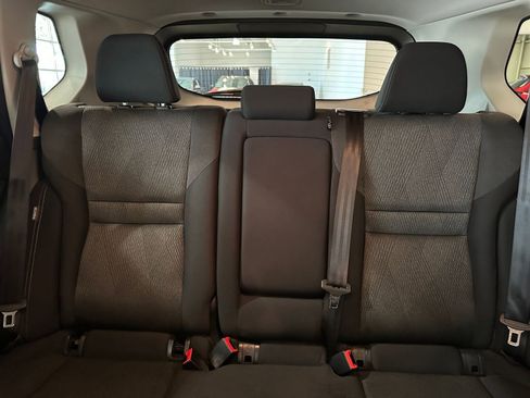 Used 2025 Nissan Rogue SV FWD image 39