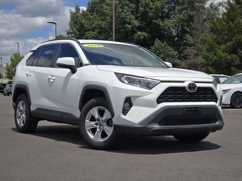 Used 2020 Toyota RAV4 XLE FWD image 2
