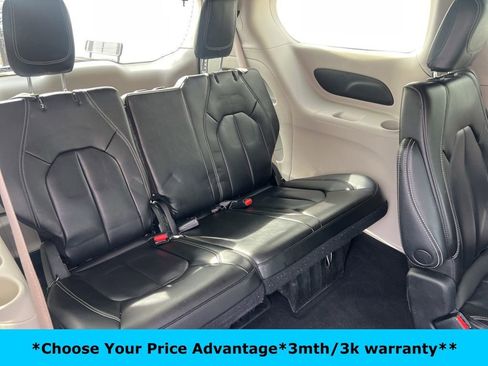 Certified 2023 Chrysler Pacifica Touring-L image 21