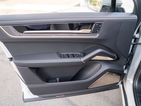 New 2025 Porsche Cayenne Turbo image 10