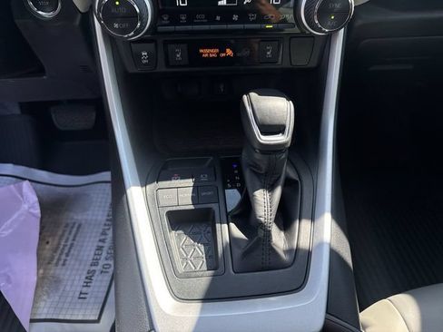 Used 2020 Toyota RAV4 Limited FWD image 21